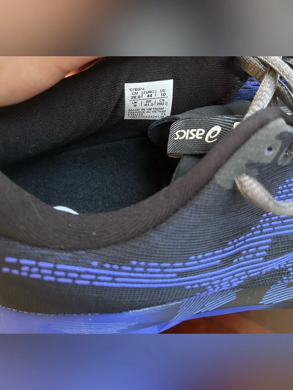 Asics streamlined running